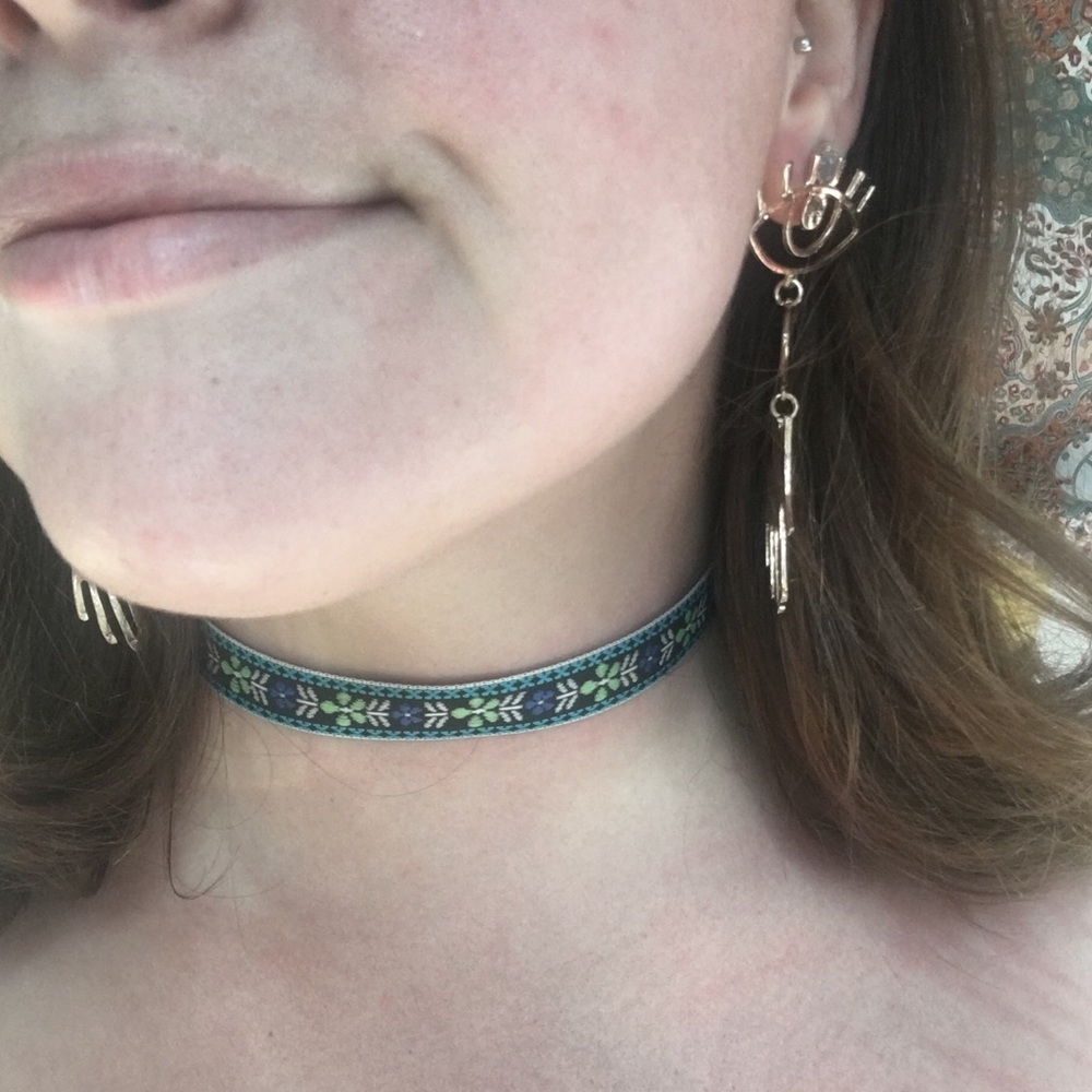 Embroidered choker